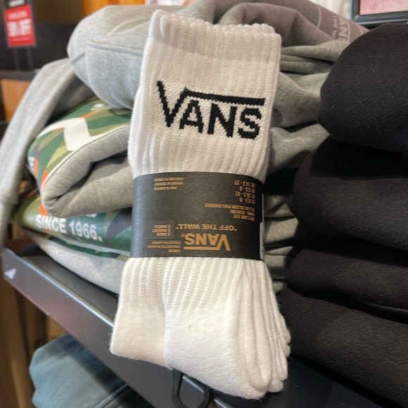 Vans Socks 3 pairs set CREW VANS.
"OFF THE WALL" White/Black
NWT - Picture 14 of 16